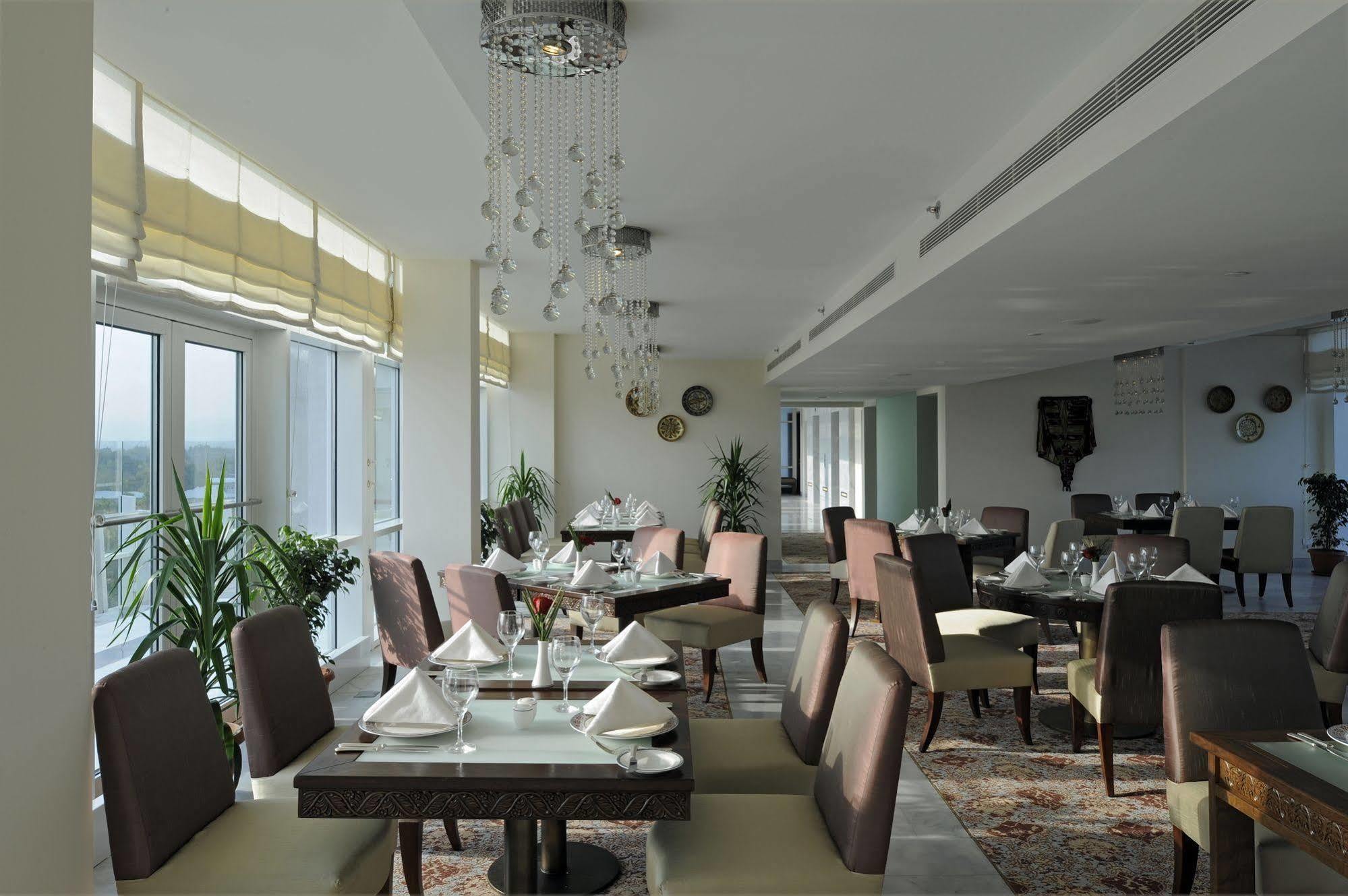 Dushanbe Serena Hotel Nhà hàng bức ảnh