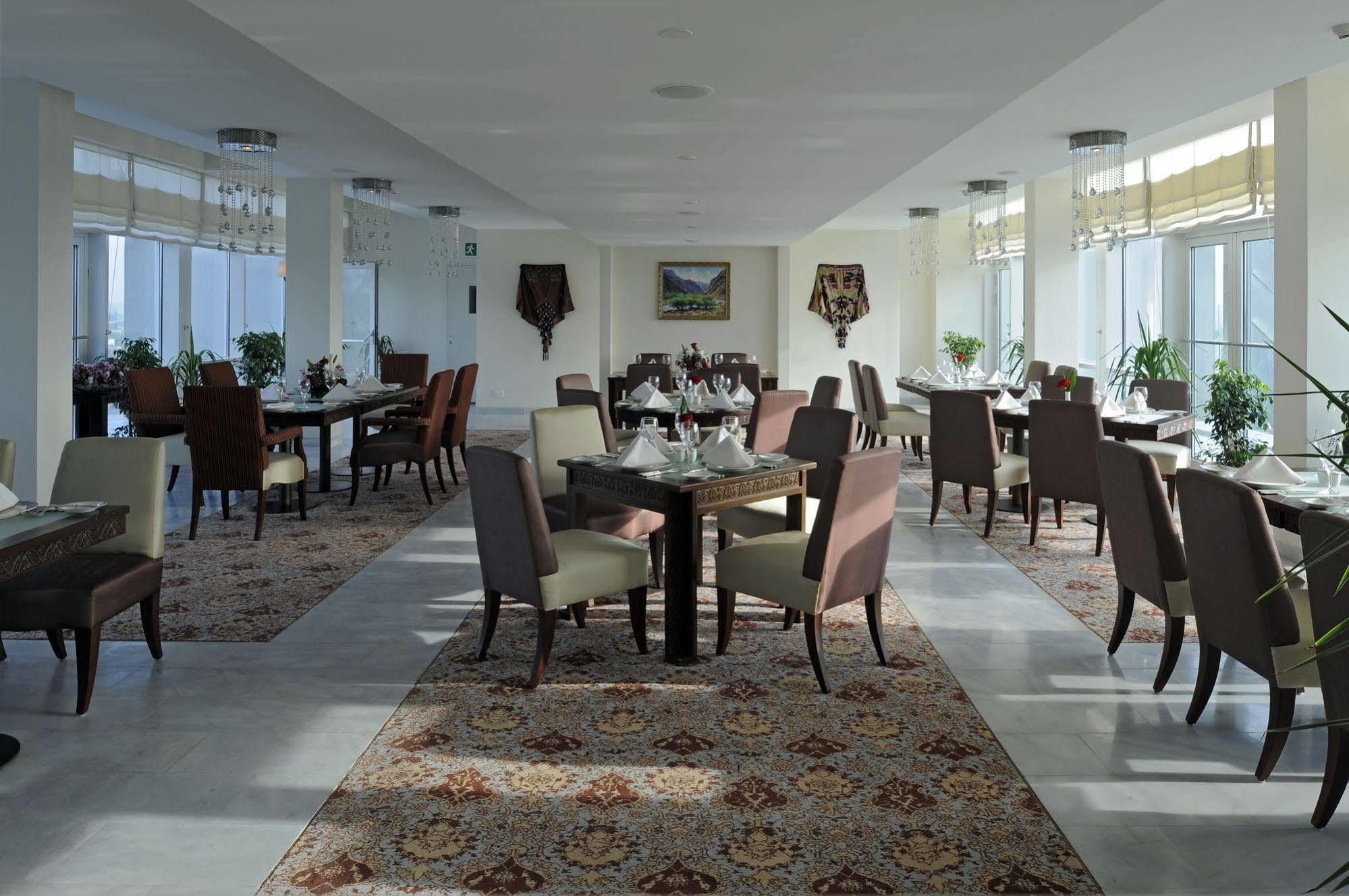 Dushanbe Serena Hotel Ngoại thất bức ảnh
